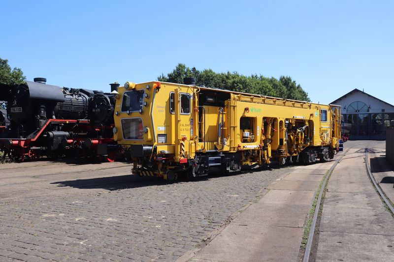 BAM Stopmachine met het fabrieksnummer 1214 en het UIC-nummer 99 84 942 8 702-7.